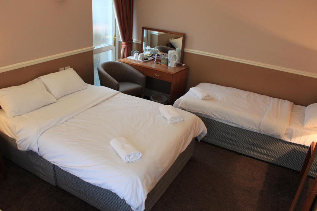 Pines Hotel Luton Airport Zimmer foto