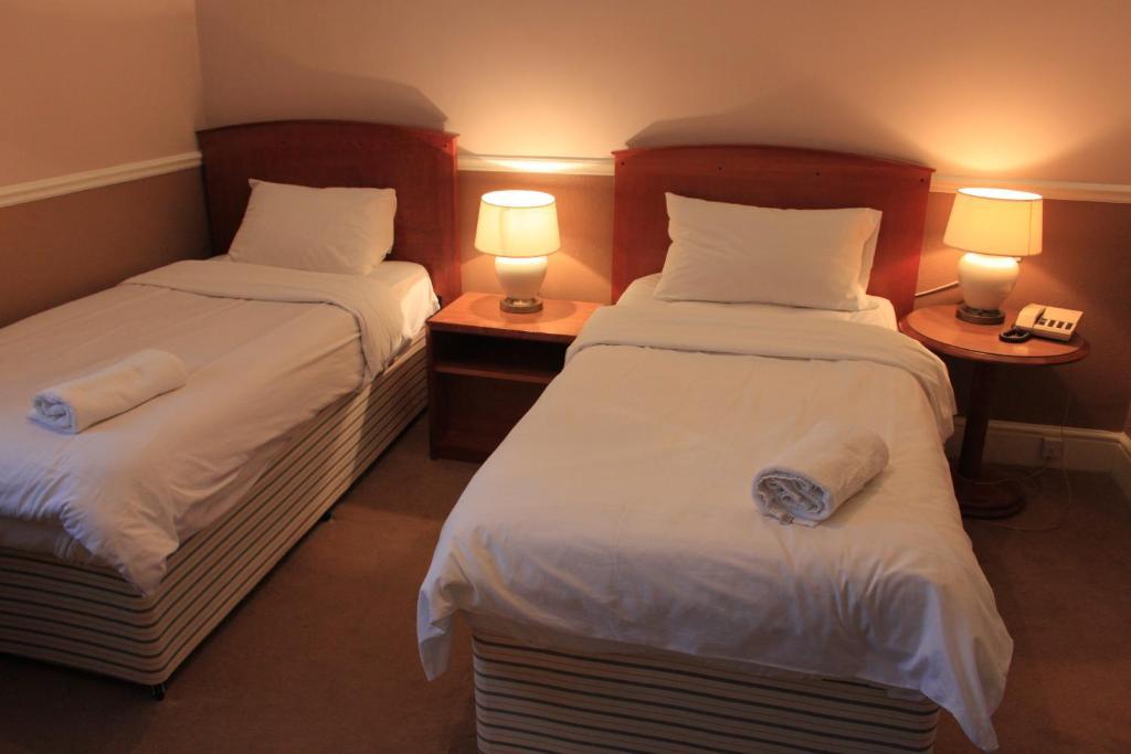 Pines Hotel Luton Airport Zimmer foto