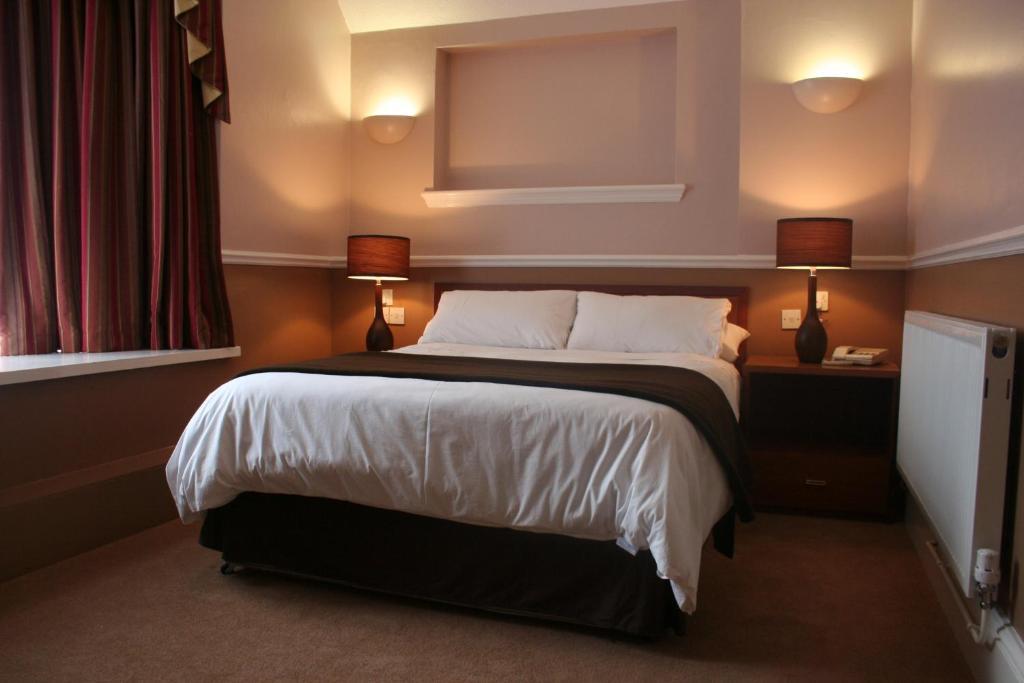 Pines Hotel Luton Airport Zimmer foto